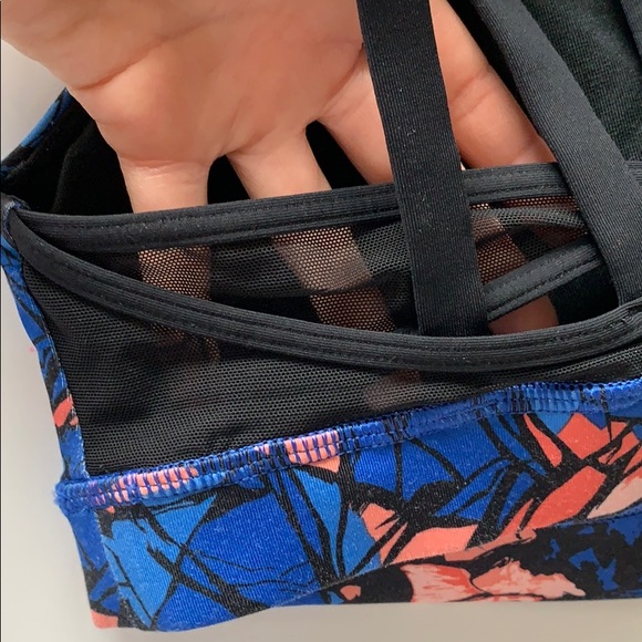 Lululemon sports bra - Picture 3 of 4